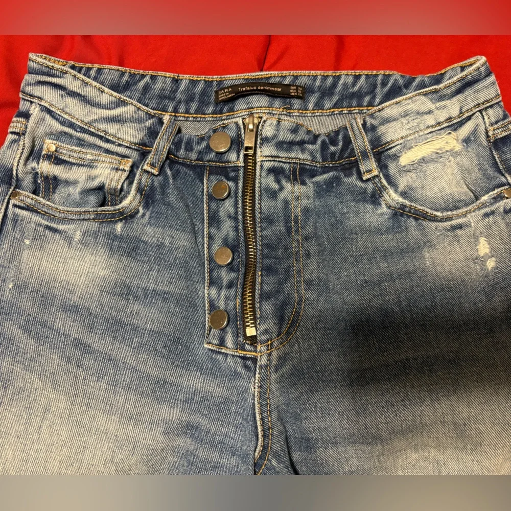 Zara Trafaluc Capri Sz 2‎ Very Unique Style Cuffed, Front Zip Decorative Pom Pom